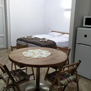 https://hotel-lviv-79019-5.hotelslviv.net